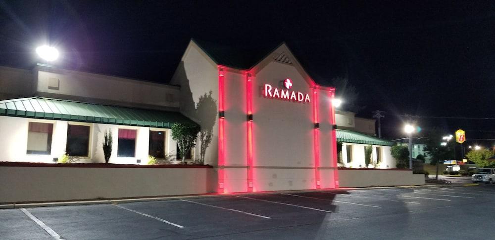 Ramada By Wyndham & Suites Warner Robins Exteriör bild