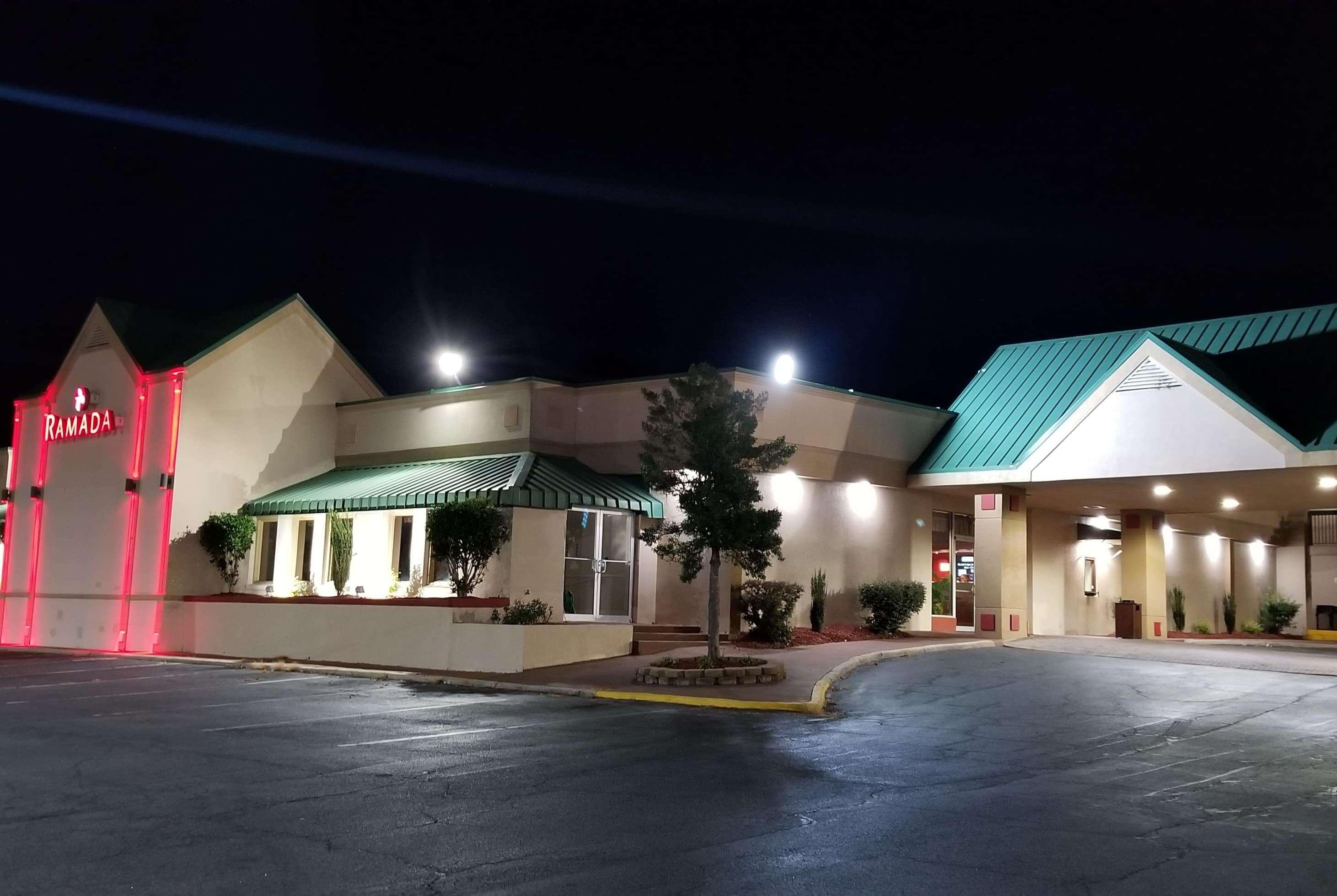 Ramada By Wyndham & Suites Warner Robins Exteriör bild