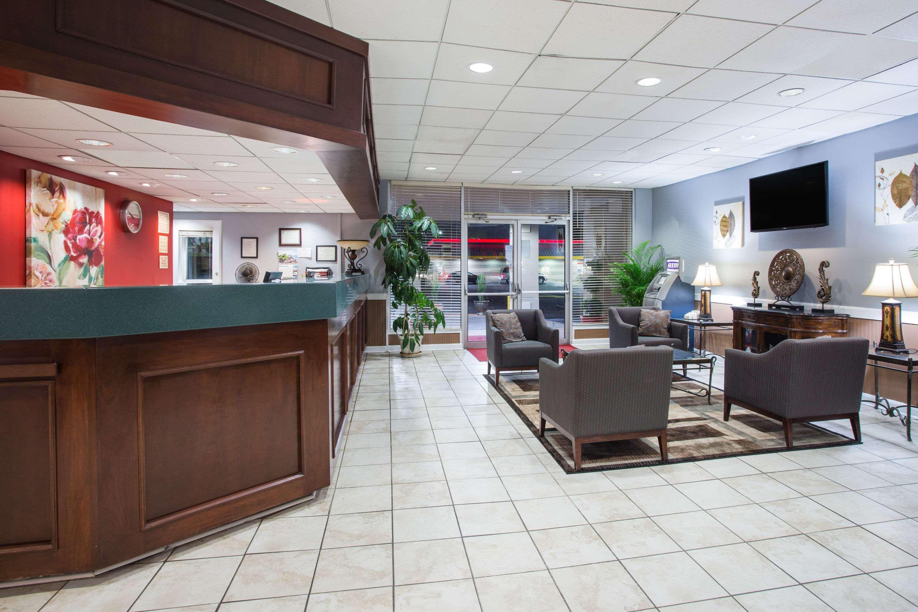 Ramada By Wyndham & Suites Warner Robins Exteriör bild