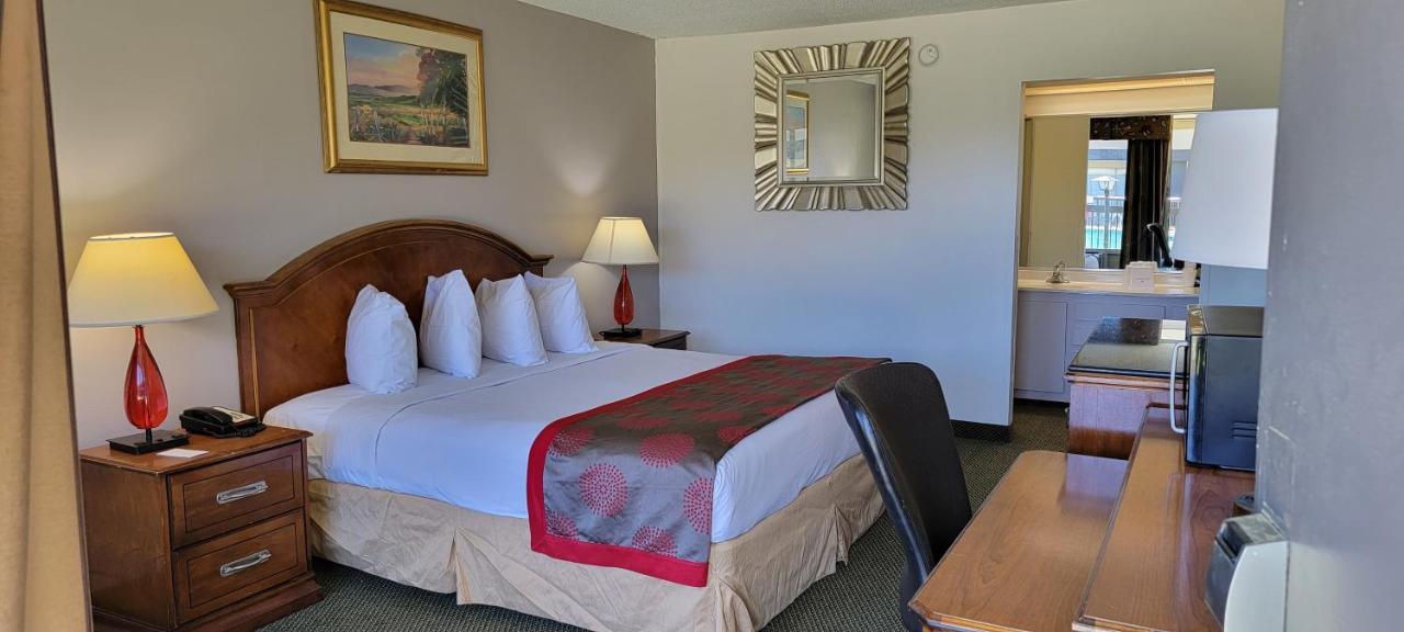 Ramada By Wyndham & Suites Warner Robins Exteriör bild