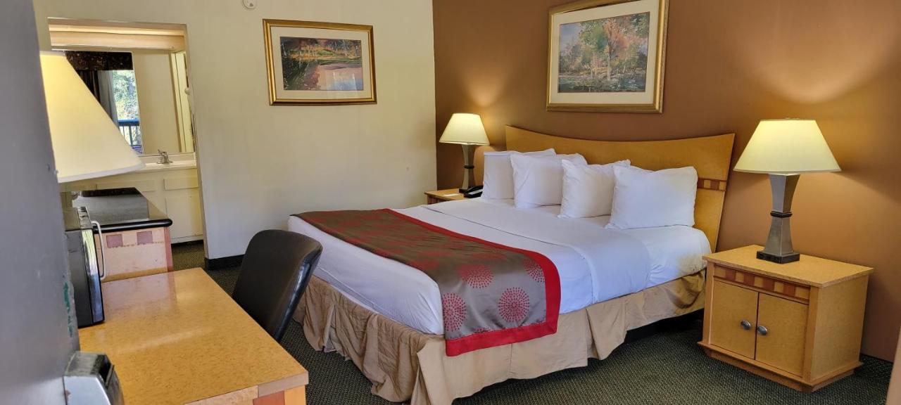 Ramada By Wyndham & Suites Warner Robins Exteriör bild