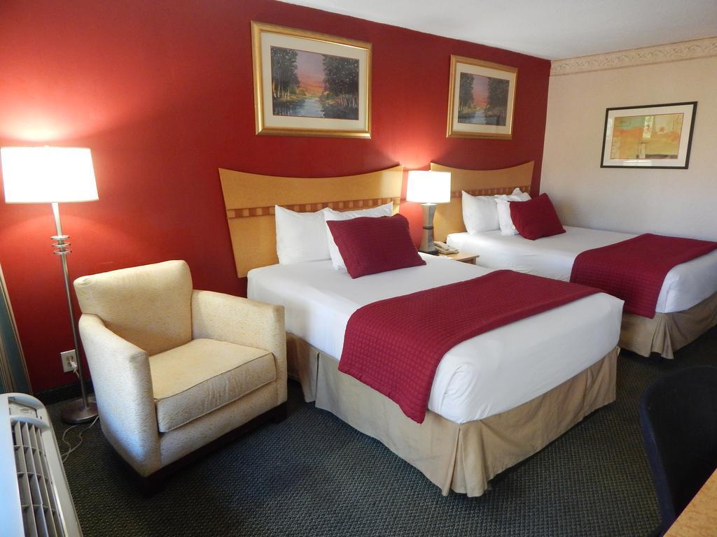Ramada By Wyndham & Suites Warner Robins Exteriör bild