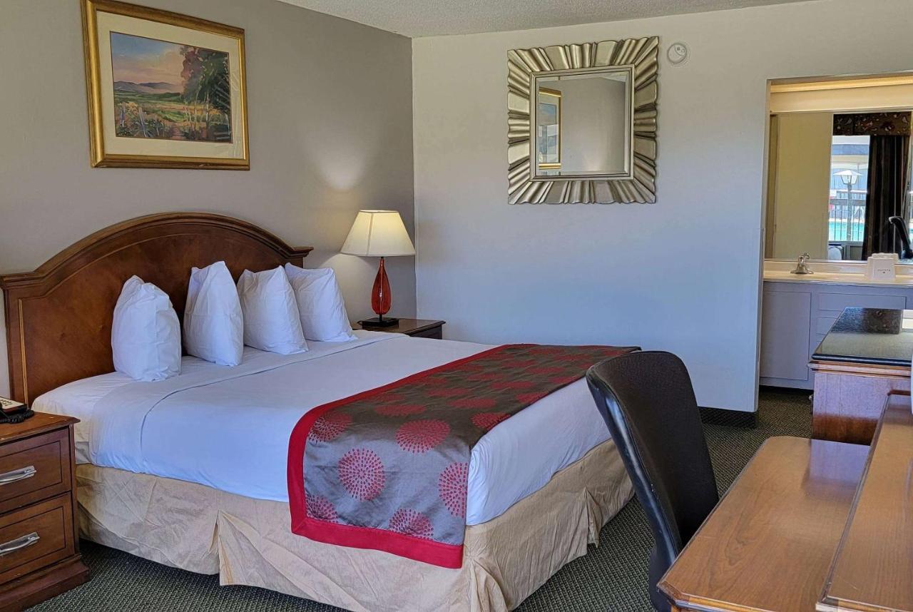 Ramada By Wyndham & Suites Warner Robins Exteriör bild