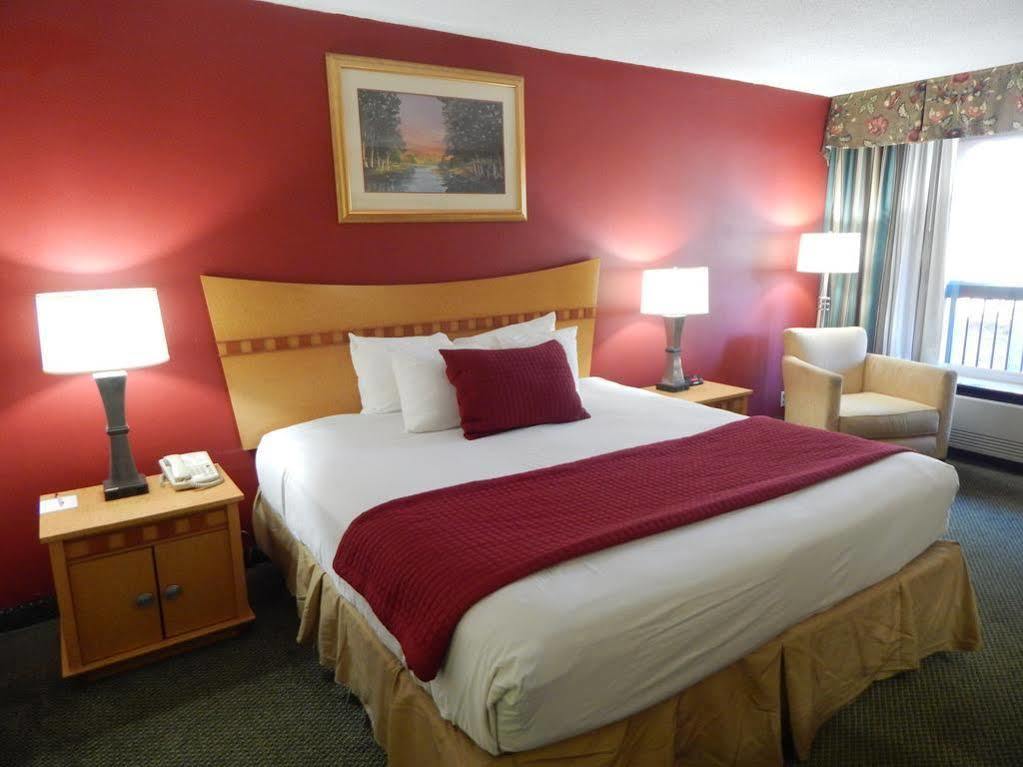 Ramada By Wyndham & Suites Warner Robins Exteriör bild