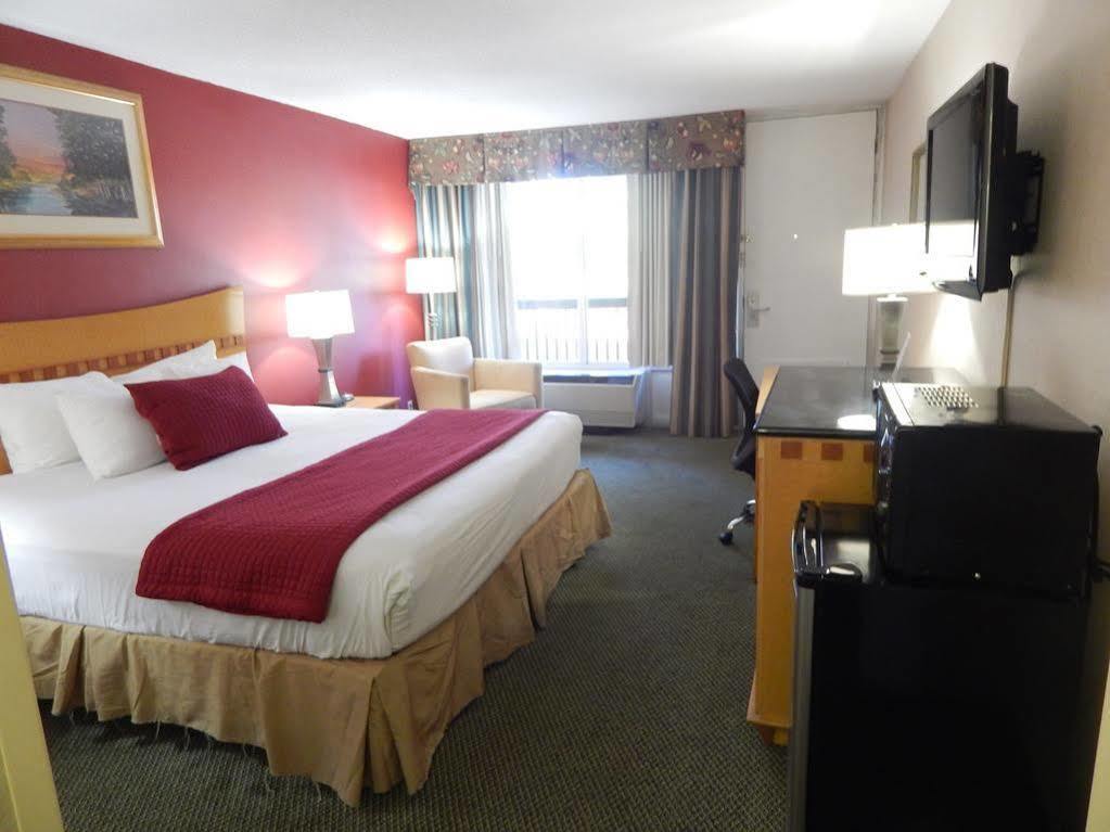 Ramada By Wyndham & Suites Warner Robins Exteriör bild